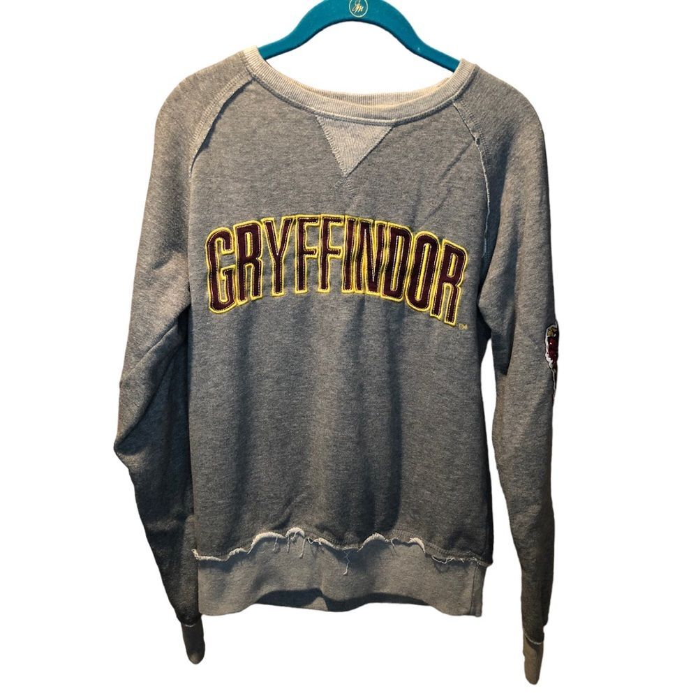 Harry Potter Gryffindor House Crewneck in Gray size Small, Universal Studios